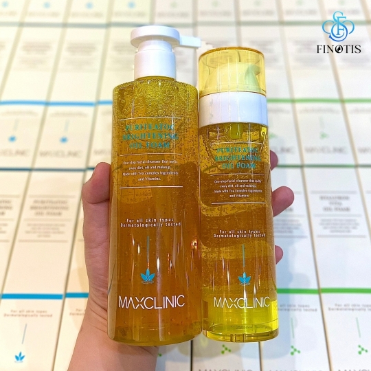 Sữa Rửa Mặt Trắng Da - Oil Maxclinic 310G